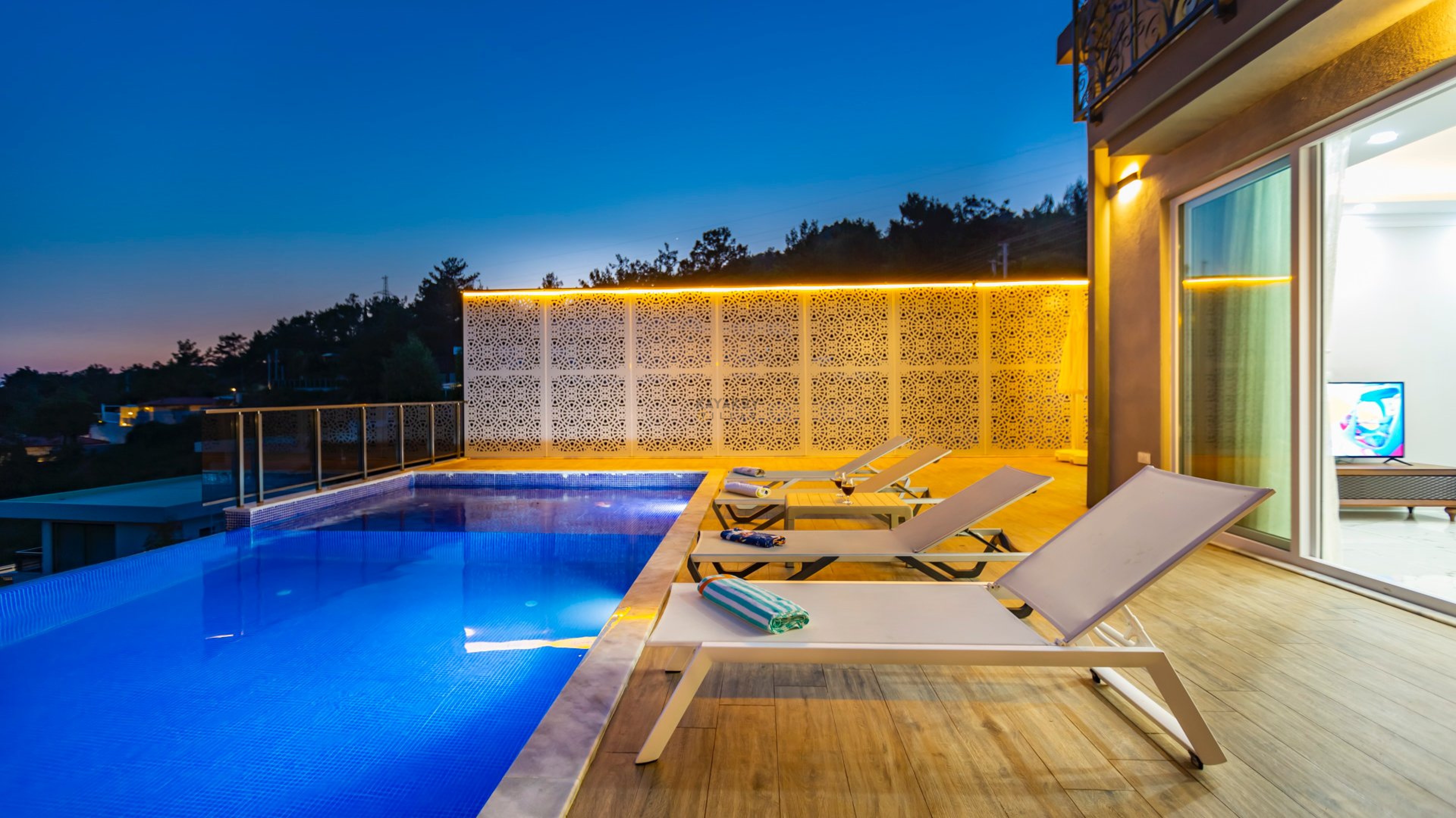 Mobile Gallery 10