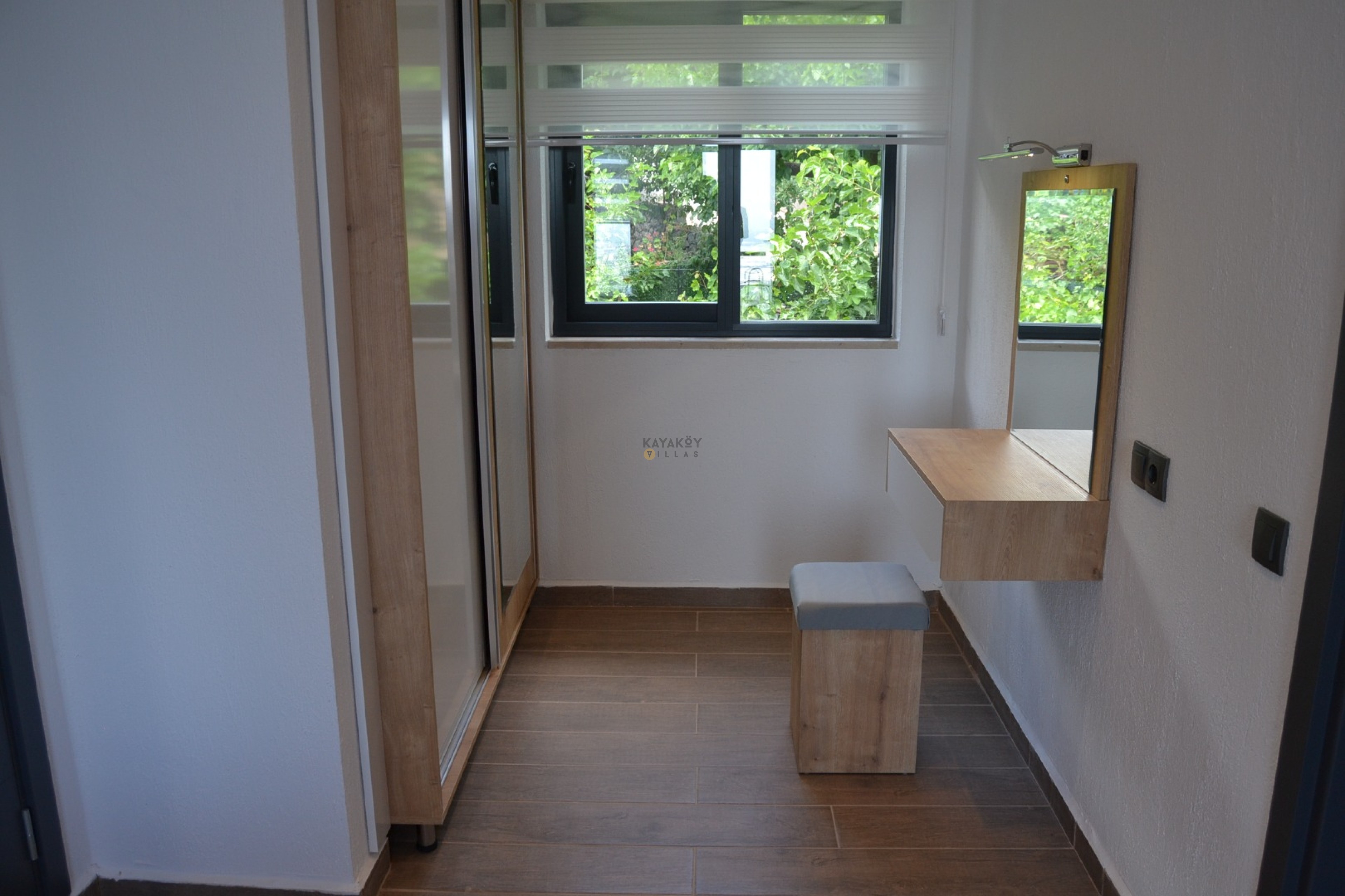 Mobile Gallery 16