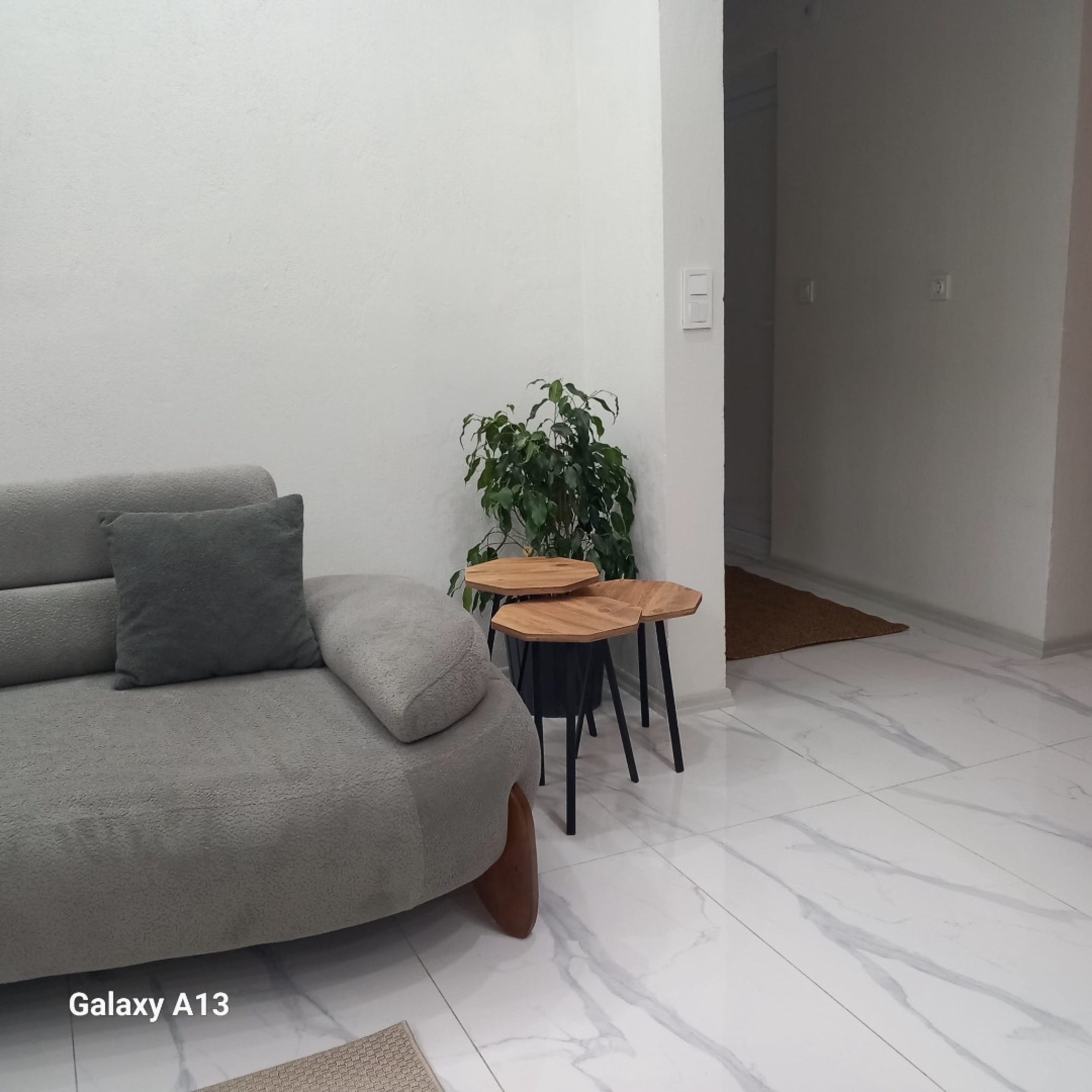 Mobile Gallery 16