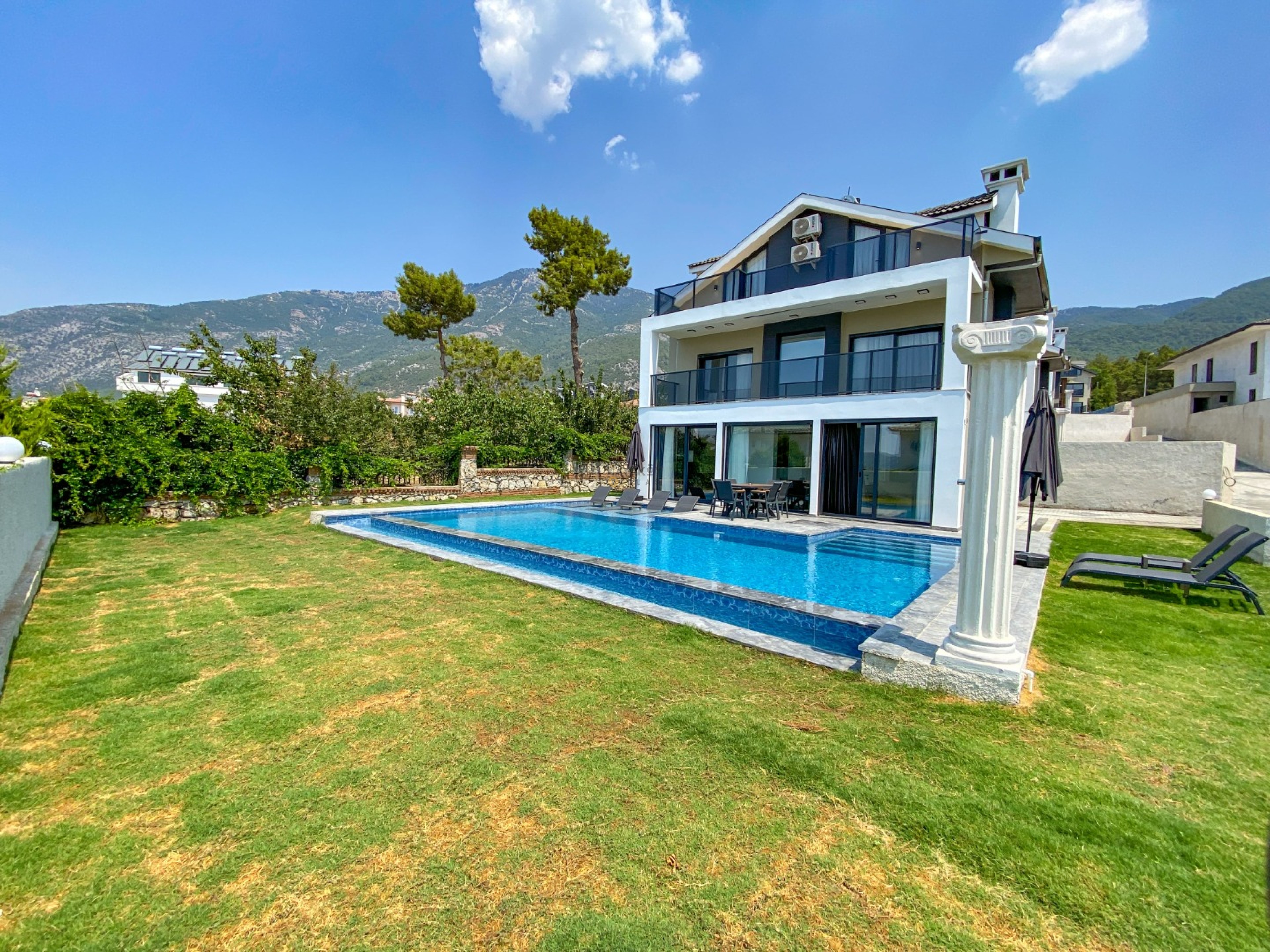 Villa Main