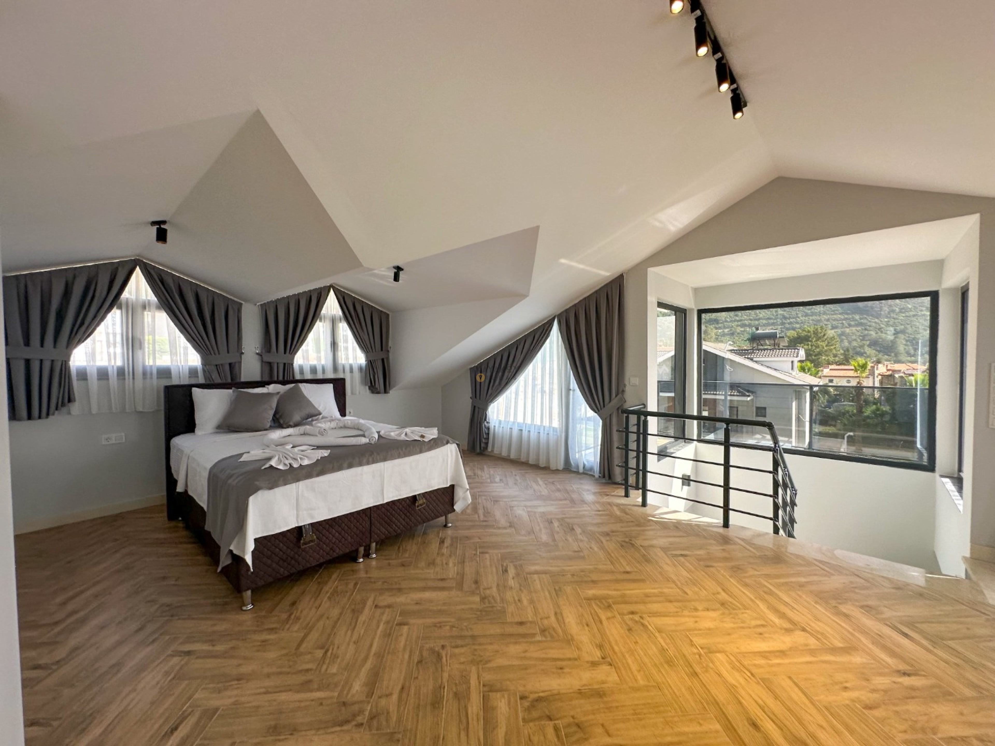 Gallery 0
